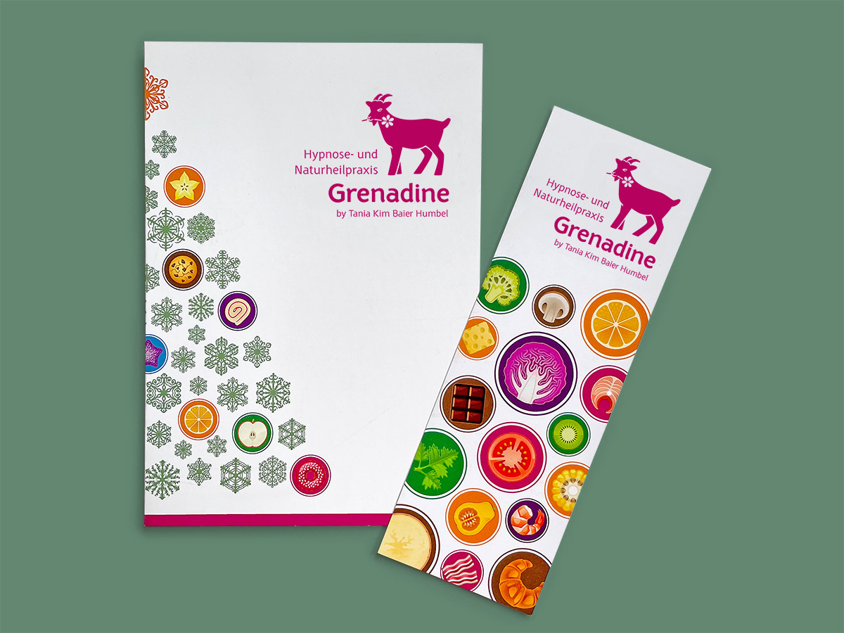 praxis-grenadine-karte-lesezeichen-isabel-gewecke Broschüre und Lesezeichen der Naturheilpraxis Grenadine mit bunten Icons und pinkem Ziegenlogo – Design: Isabel Gewecke.