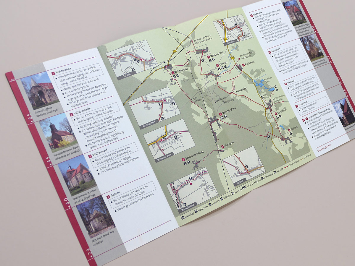 Radwanderflyer mit Streckenkarte und Toureninfos zu Kirchen im Naturpark Niederlausitz. Design: Isabel Gewecke