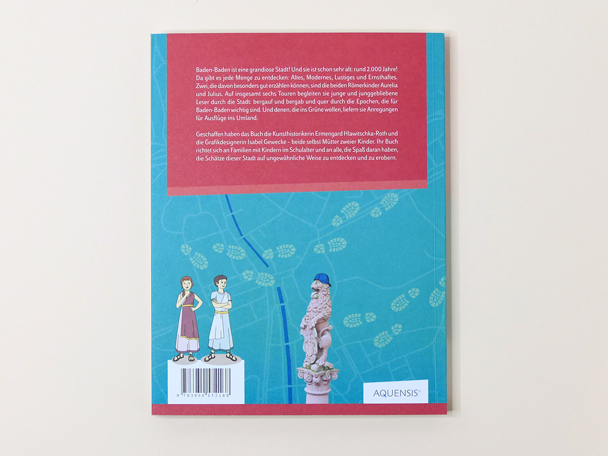 Rückseite des Stadtführers „Baden-Baden entdecken“ mit Infotext, Illustrationen und Löwenstatue. Design: Isabel Gewecke