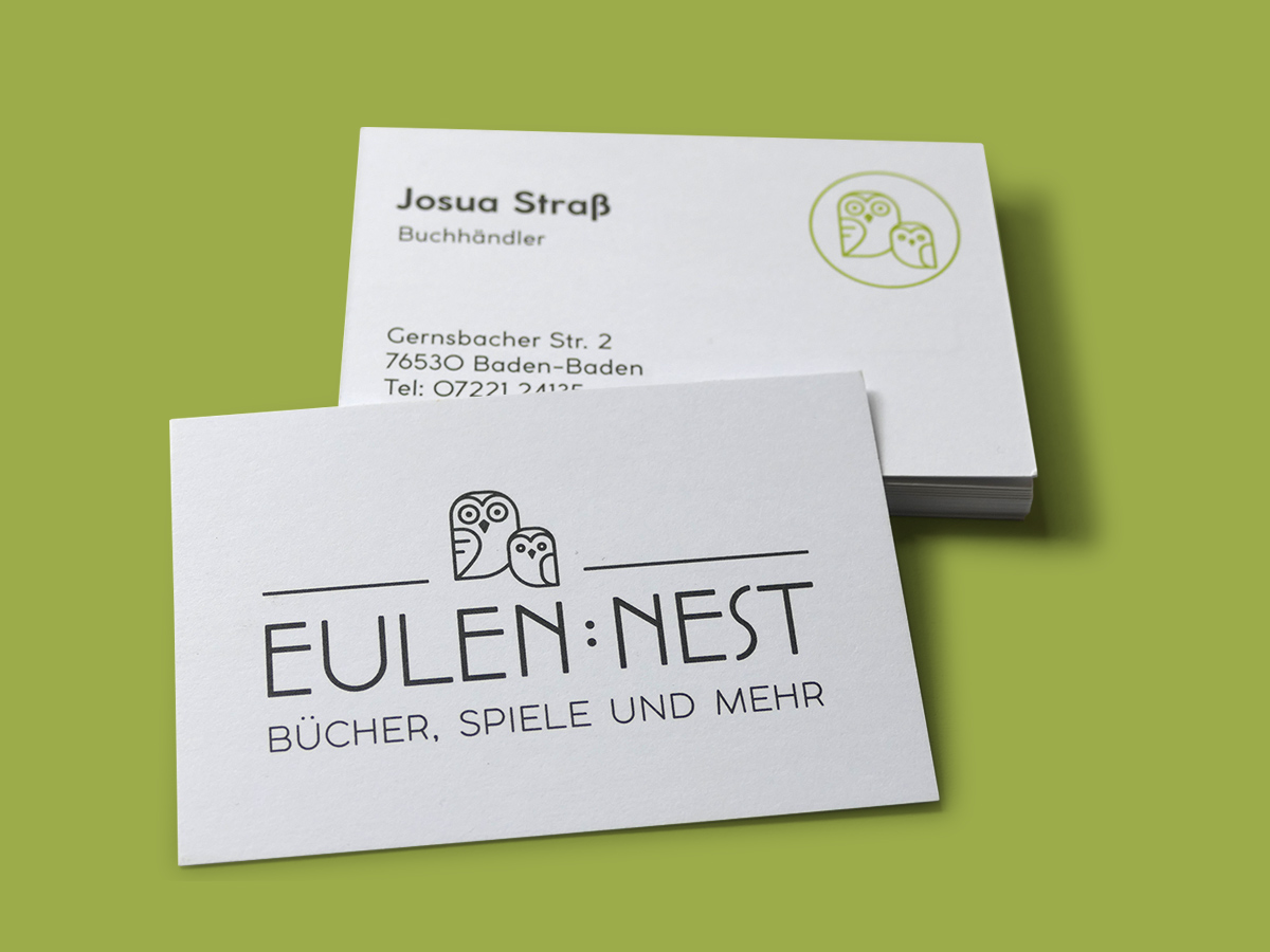 Visitenkarte für die Buchhandlung Eulennest mit Eulen-Logo – Corporate Design von Isabel Gewecke.