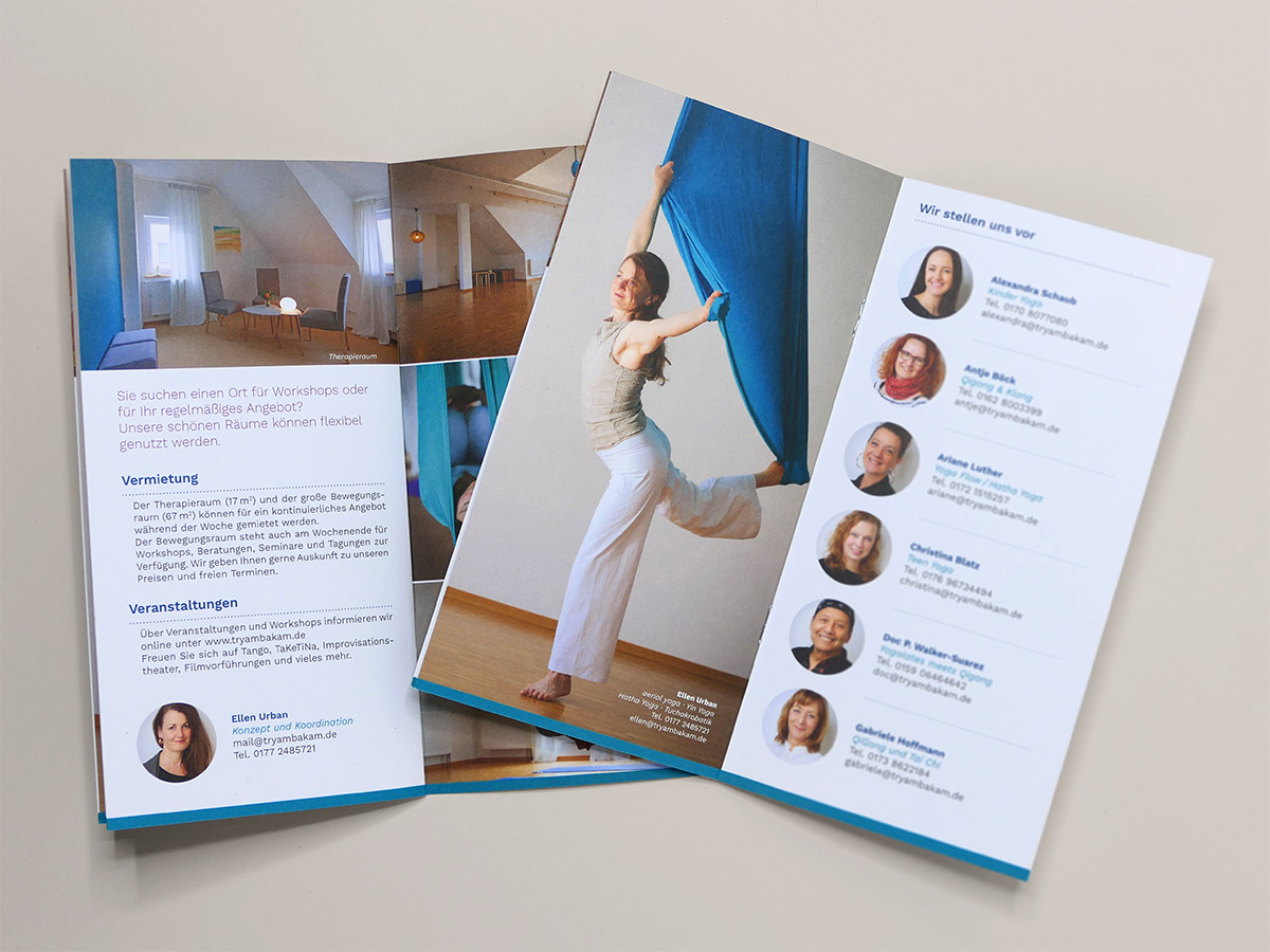 Flyerinnenseiten mit Tanzfoto, Seminarraum, Teamvorstellung und Kontakten. Design: Isabel Gewecke