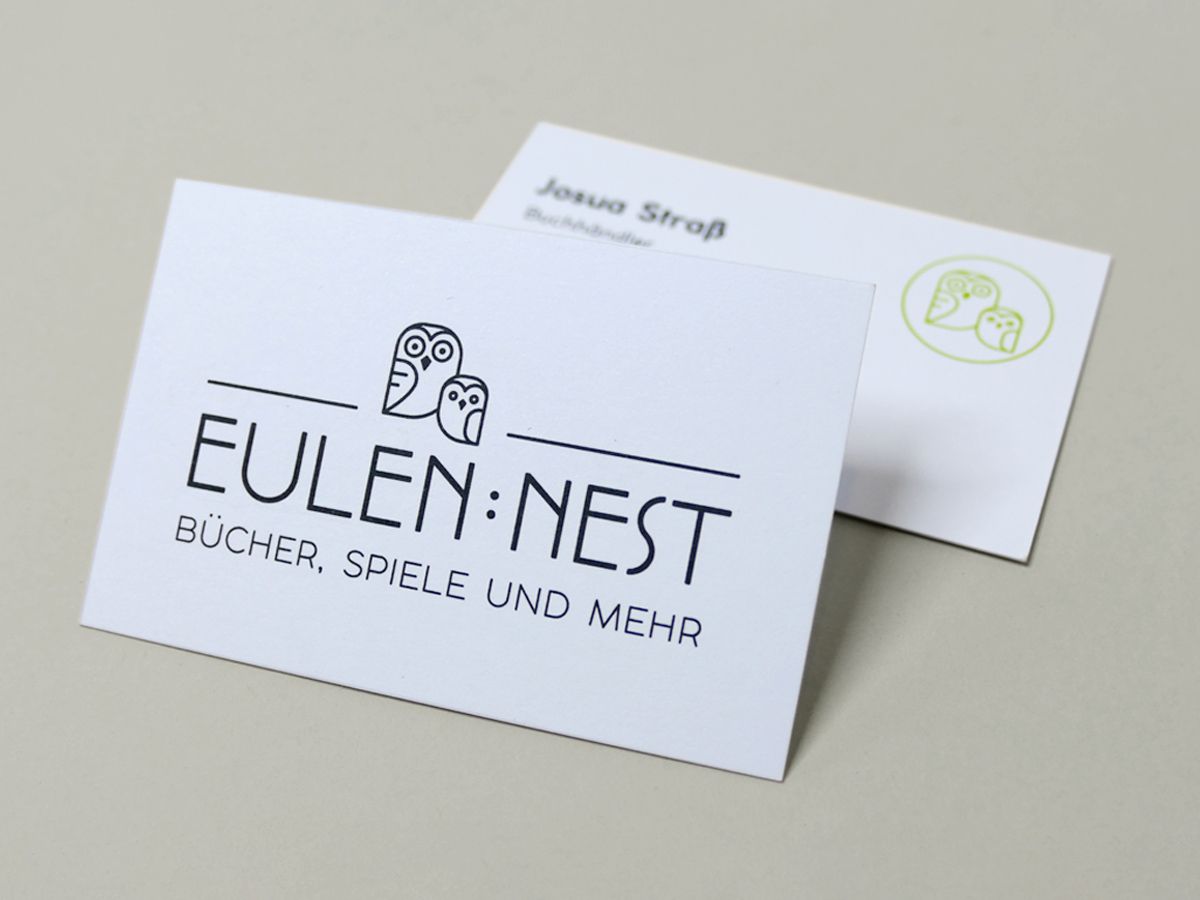 Visitenkarten und Corporate Design für „Eulennest“ mit Eulenlogo. Design: Isabel Gewecke