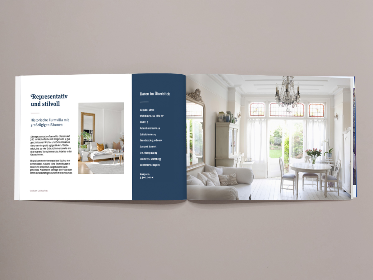 Exposé-Doppelseite: Daten und Beschreibung der Turmvilla links, helle Wohnräume im Foto rechts. Design: Isabel Gewecke